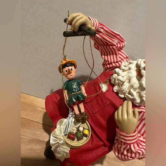 Kurt S. Adler “Gepetto Santa” Musical Figurine with Puppet - Picture 7 of 14